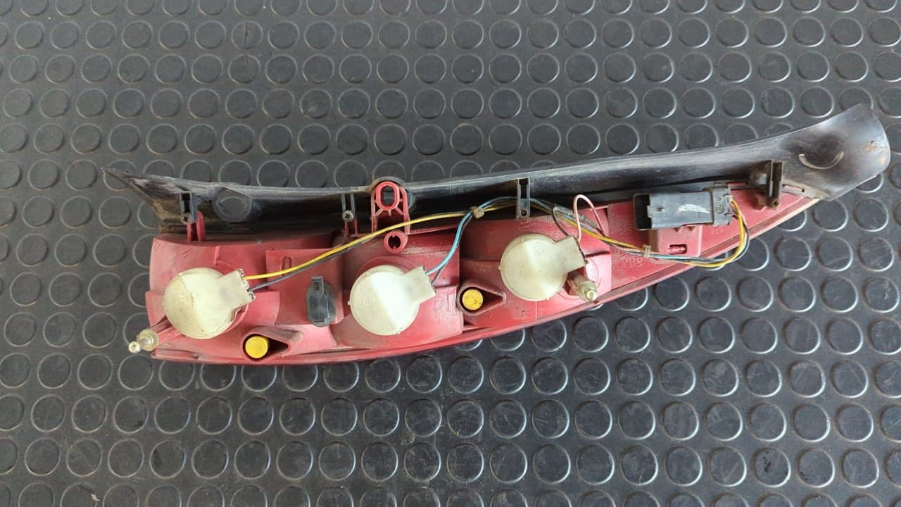 Recambio de PILOTO TRASERO DERECHO para CITROEN C5 BREAK 2.2 HDi SX Automático 4HXDW12TED4FAP referencia OEM IAM 2549 - AZUL 2