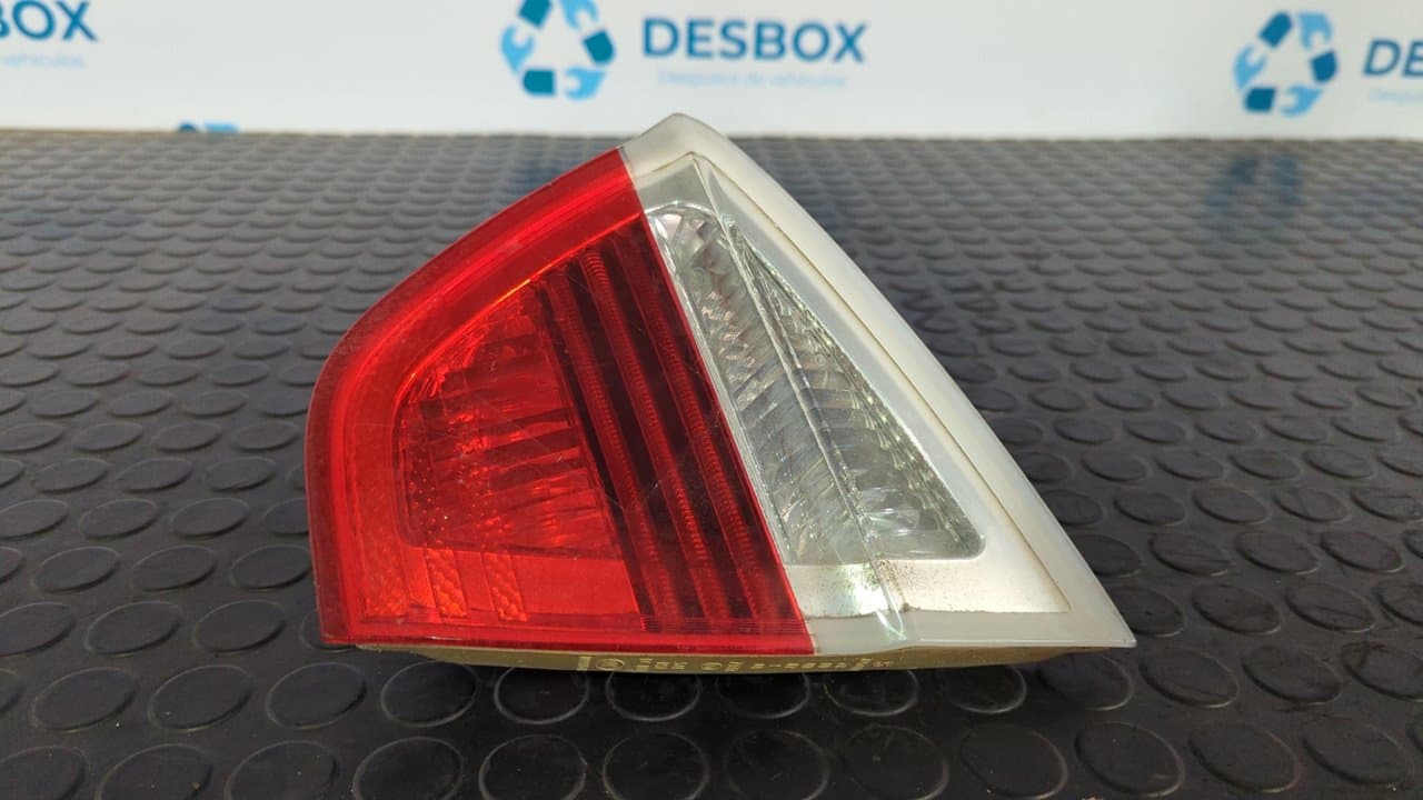 Recambio de PILOTO PORTON DERECHO para BMW SERIE 3 BERLINA (E90) 320d 204D4 referencia OEM IAM 6937460   - NEGRO