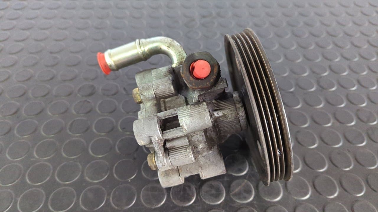 Recambio de BOMBA DIRECCION para CHRYSLER VOYAGER (RG) 2.5 CRD Executive VM07C referencia OEM IAM 4743974AC - GRIS 4