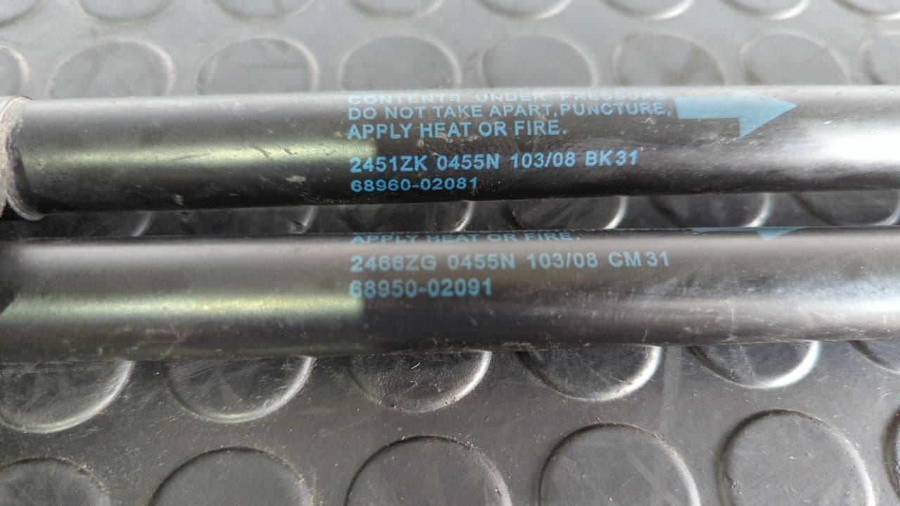 Recambio de AMORTIGUADORES MALETERO / PORTON para TOYOTA AURIS 1.4 Turbodiesel CAT 1ND referencia OEM IAM 6895002091 - BLANCO 2
