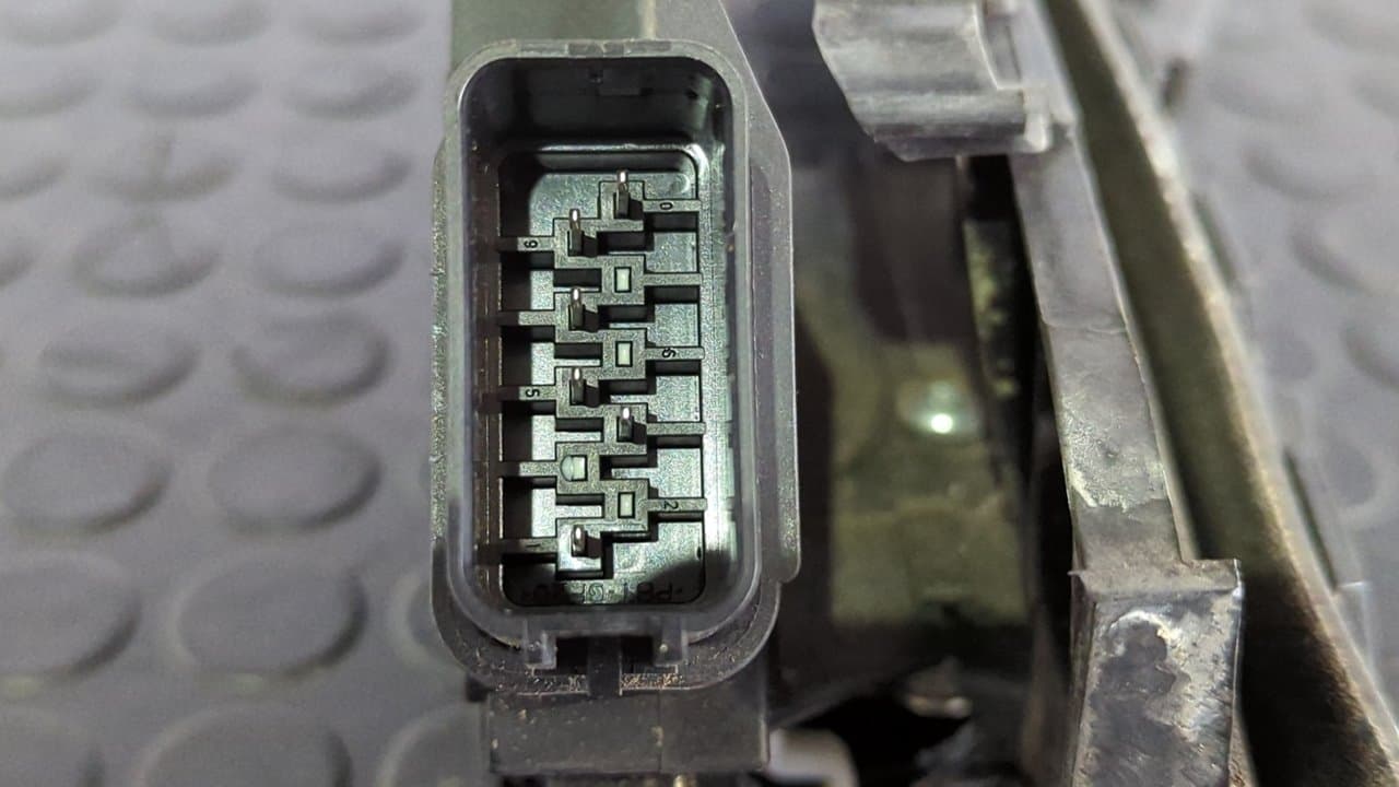 Recambio de CERRADURA PUERTA DELANTERA DERECHA para FORD FOCUS LIM. (CB4) Titanium G8DB referencia OEM IAM 3M5AR21813ET - GRIS 8