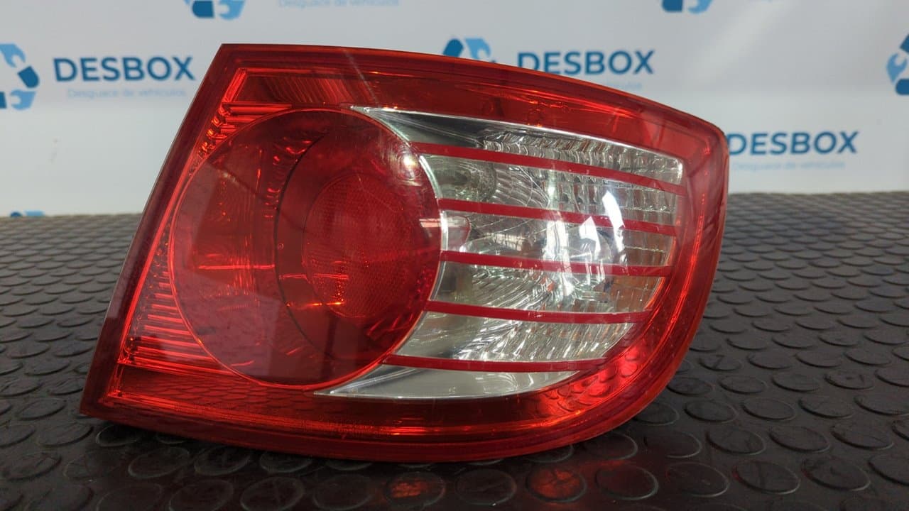 Recambio de PILOTO TRASERO DERECHO para HYUNDAI ELANTRA (XD) 2.0 CRDi Comfort (4-ptas.) D4EA referencia OEM IAM 924022D7 - BLANCO