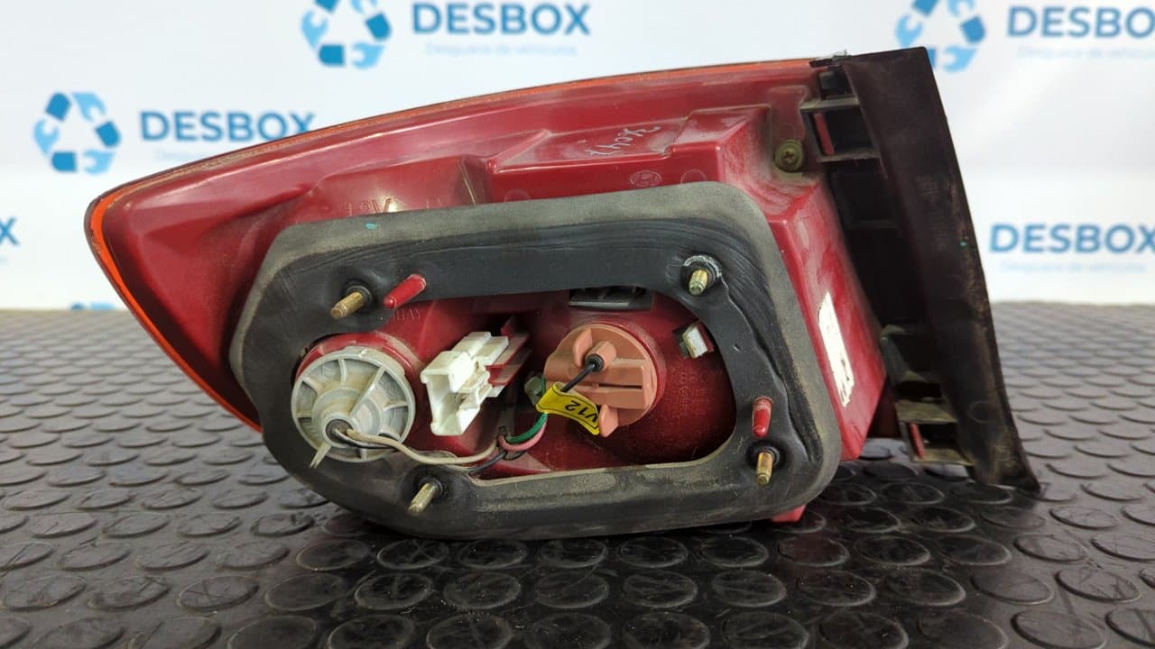 Recambio de PILOTO TRASERO DERECHO para HYUNDAI ELANTRA (XD) 2.0 CRDi Comfort (4-ptas.) D4EA referencia OEM IAM 924022D7 - BLANCO 2