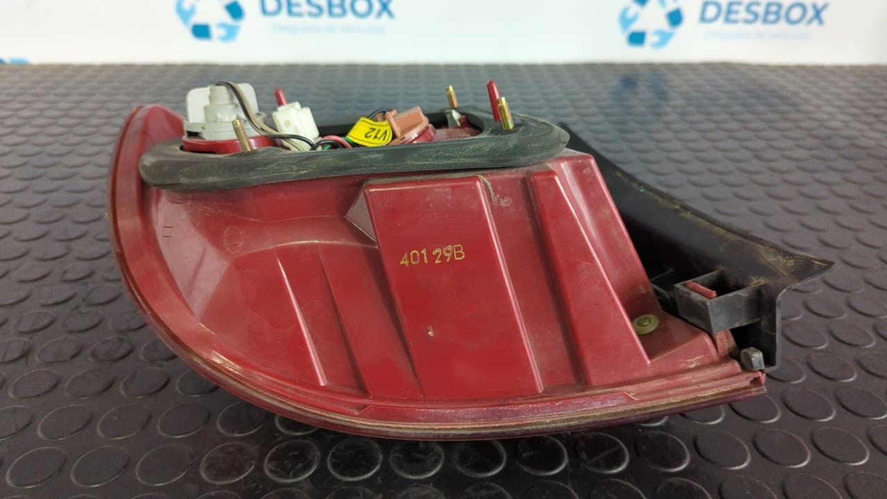 Recambio de PILOTO TRASERO DERECHO para HYUNDAI ELANTRA (XD) 2.0 CRDi Comfort (4-ptas.) D4EA referencia OEM IAM 924022D7 - BLANCO 8