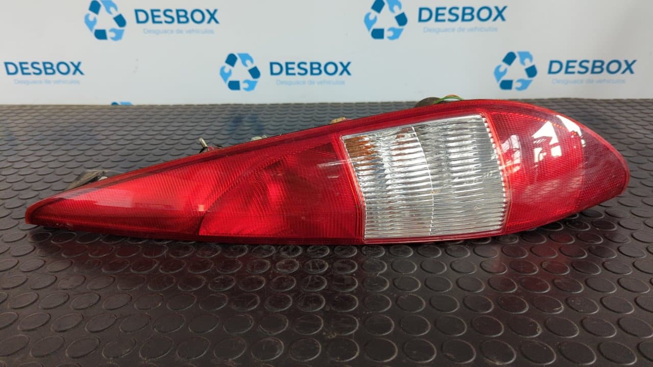 Recambio de PILOTO TRASERO DERECHO para FORD MONDEO TURNIER (GE) Futura QJBB referencia OEM IAM 1S7113404C - AZUL