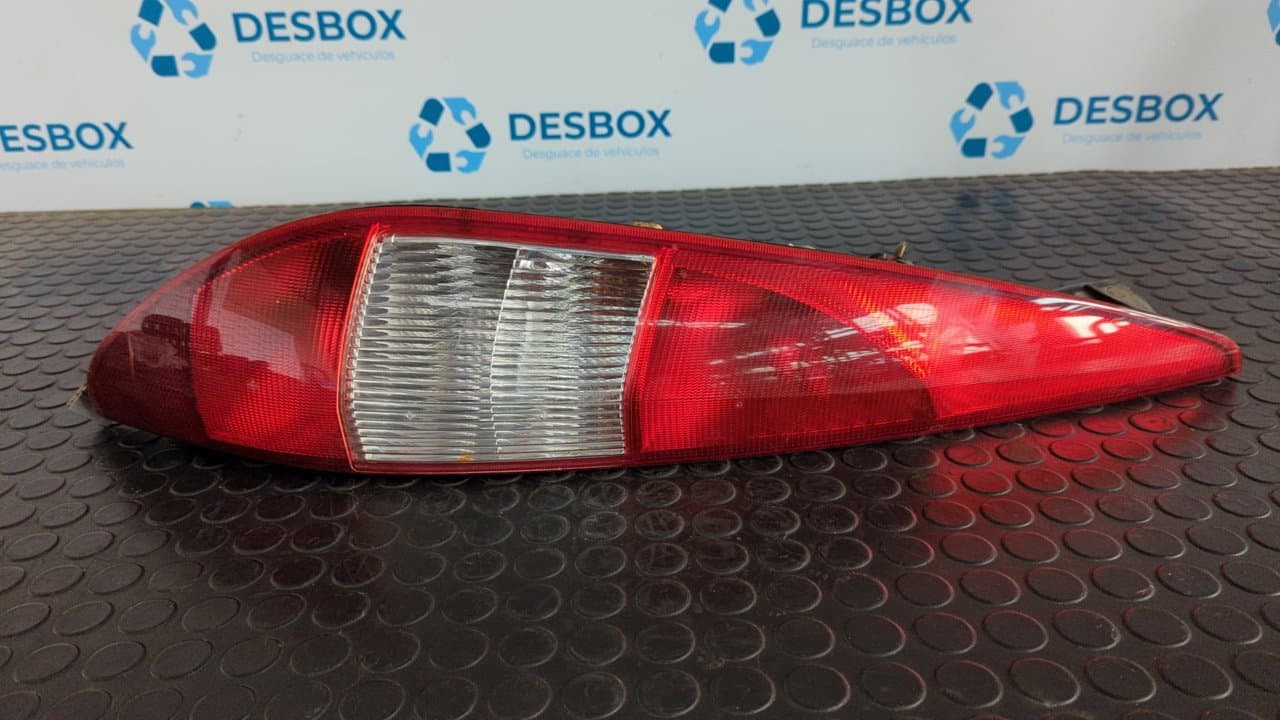 Recambio de PILOTO TRASERO IZQUIERDO para FORD MONDEO TURNIER (GE) Futura QJBB referencia OEM IAM 1S7113405C - AZUL