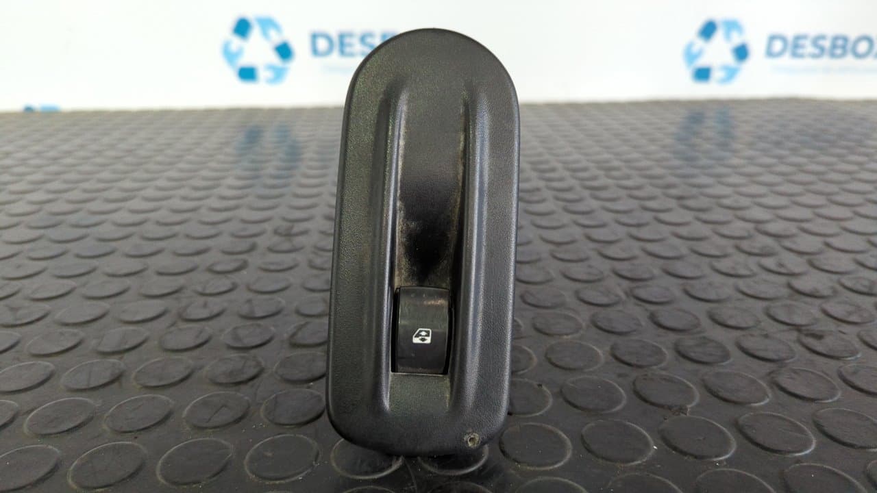 Recambio de MANDO ELEVALUNAS DELANTERO DERECHO para NISSAN INTERSTAR MOD. 04 (X70) 2.5 dCi Diesel CAT G9UA7 referencia OEM IAM 8200206603 - BLANCO