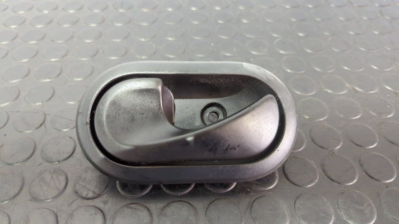 Recambio de MANETA INTERIOR DELANTERA IZQUIERDA para DACIA SANDERO Ambiance K7M710 referencia OEM IAM 8200733848 - ROJO
