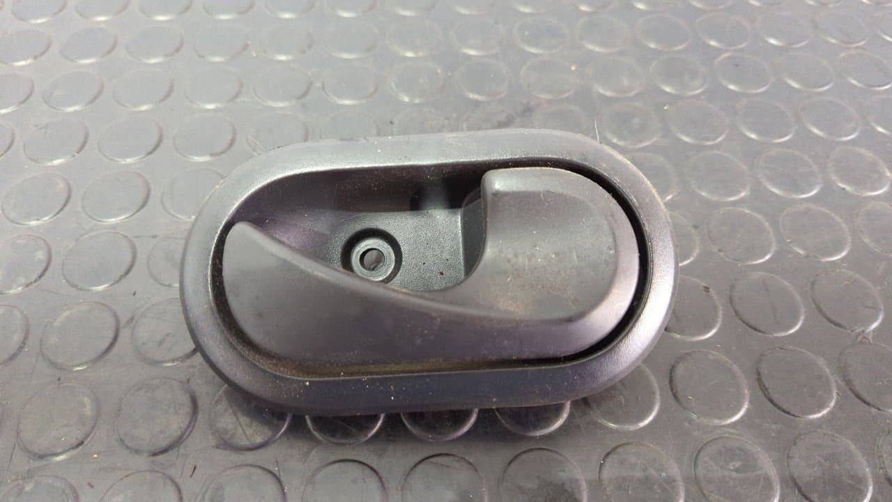 Recambio de MANETA INTERIOR DELANTERA DERECHA para DACIA SANDERO Ambiance K7M710 referencia OEM IAM 8200733847 - ROJO