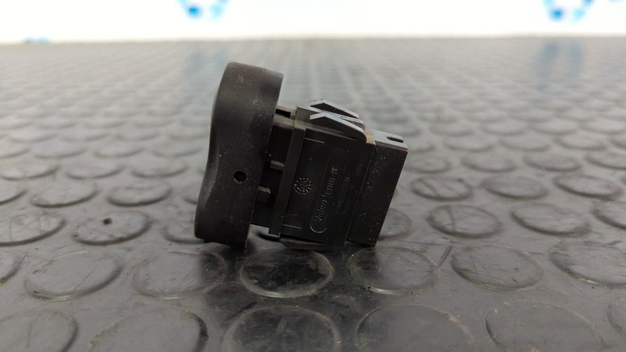 Recambio de INTERRUPTOR para DACIA SANDERO Ambiance K7M710 referencia OEM IAM E2311115 - ROJO 2