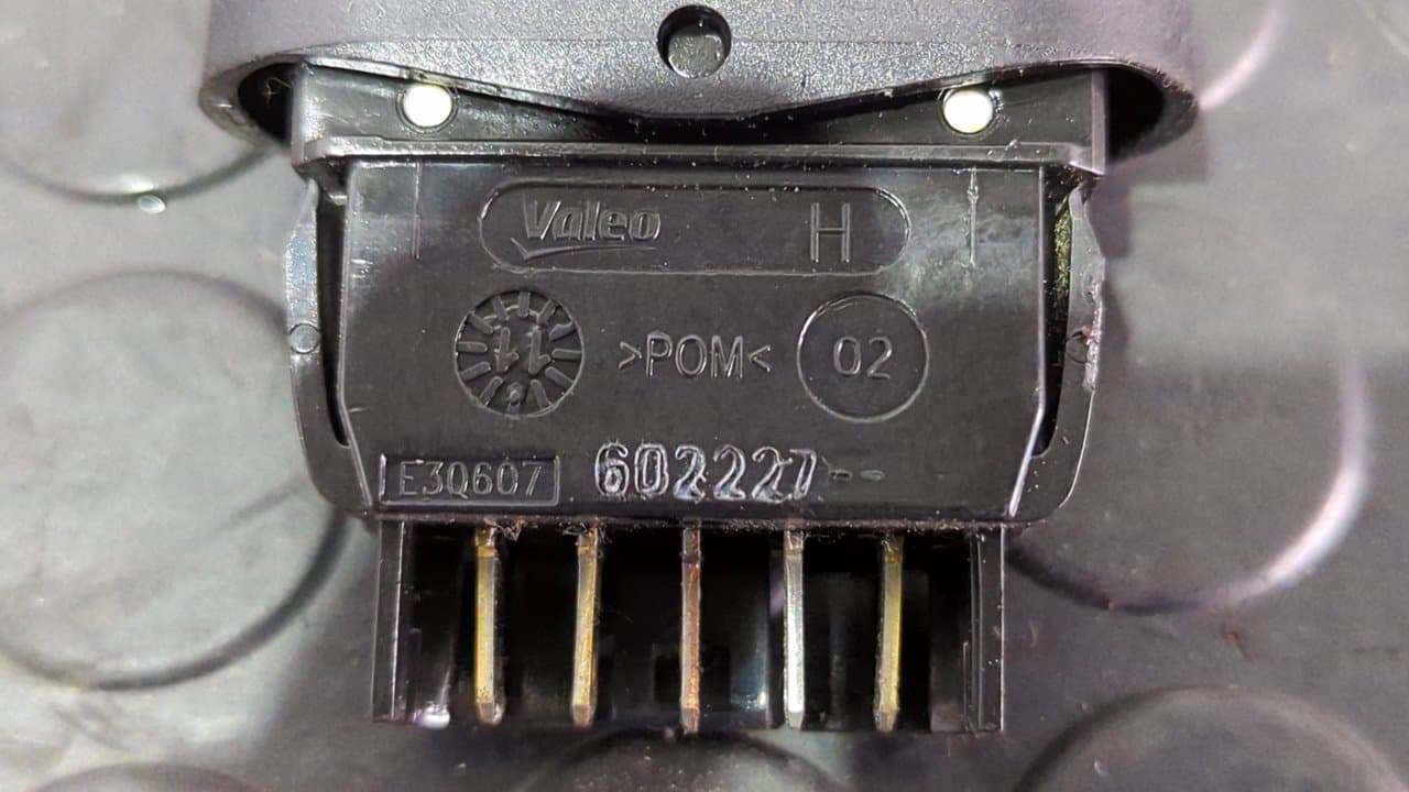 Recambio de MANDO ELEVALUNAS DELANTERO IZQUIERDO para DACIA SANDERO Ambiance K7M710 referencia OEM IAM E30607 - ROJO 4