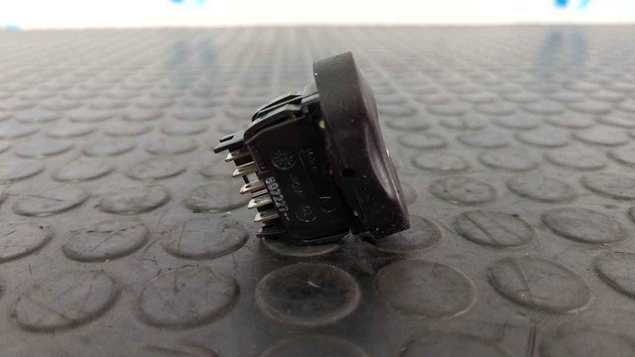 Recambio de MANDO ELEVALUNAS DELANTERO DERECHO para DACIA SANDERO Ambiance K7M710 referencia OEM IAM E30607 - ROJO 3
