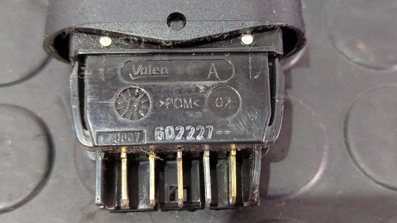 Recambio de MANDO ELEVALUNAS DELANTERO DERECHO para DACIA SANDERO Ambiance K7M710 referencia OEM IAM E30607 - ROJO 4