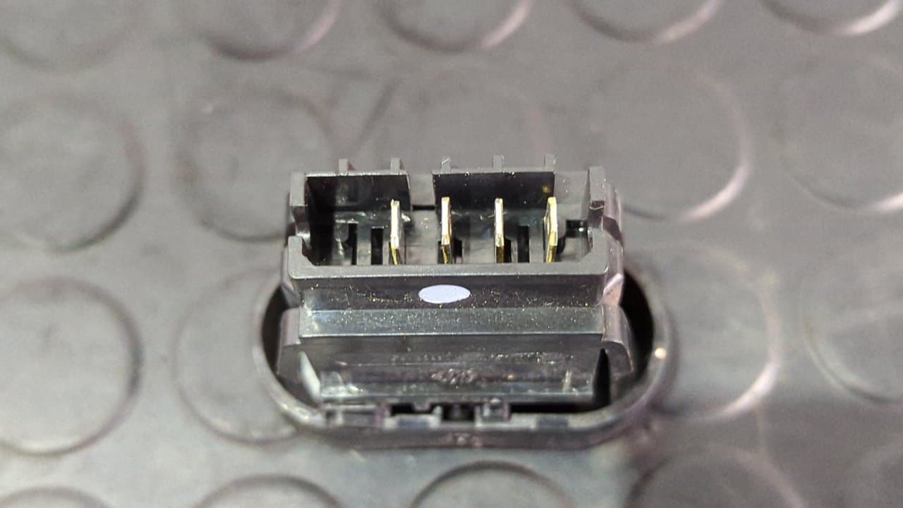 Recambio de INTERRUPTOR para DACIA SANDERO Ambiance K7M710 referencia OEM IAM E2311115 - ROJO 2