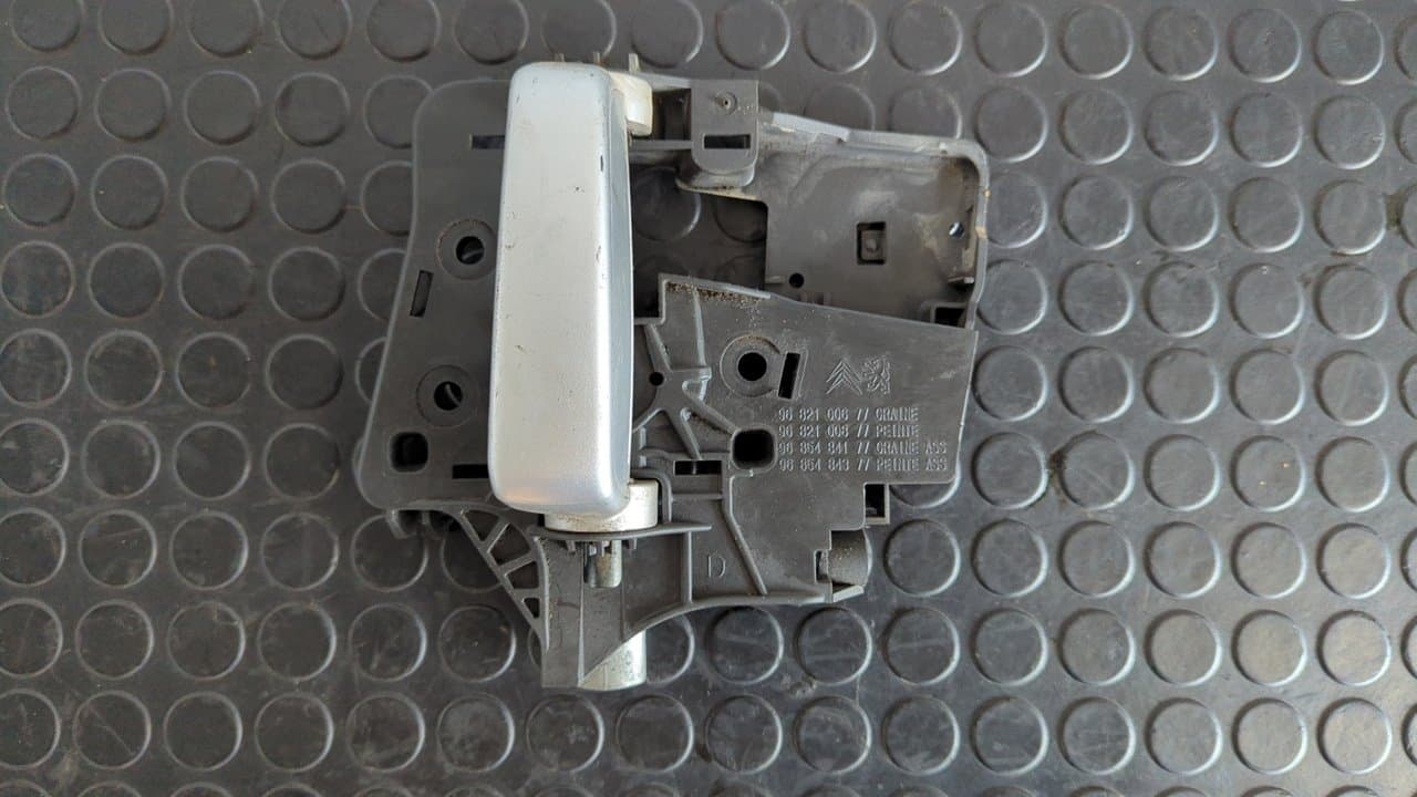 Recambio de MANETA INTERIOR TRASERA DERECHA para PEUGEOT PARTNER KOMBI Premium 9HZDV6TED4 referencia OEM IAM 2 - BLANCO