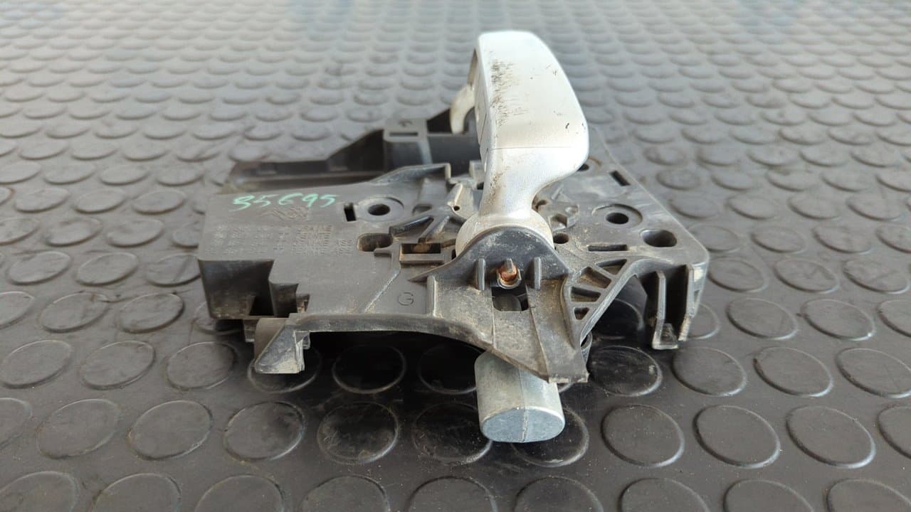 Recambio de MANETA INTERIOR TRASERA IZQUIERDA para PEUGEOT PARTNER KOMBI Premium 9HZDV6TED4 referencia OEM IAM 9682100777 - BLANCO 4