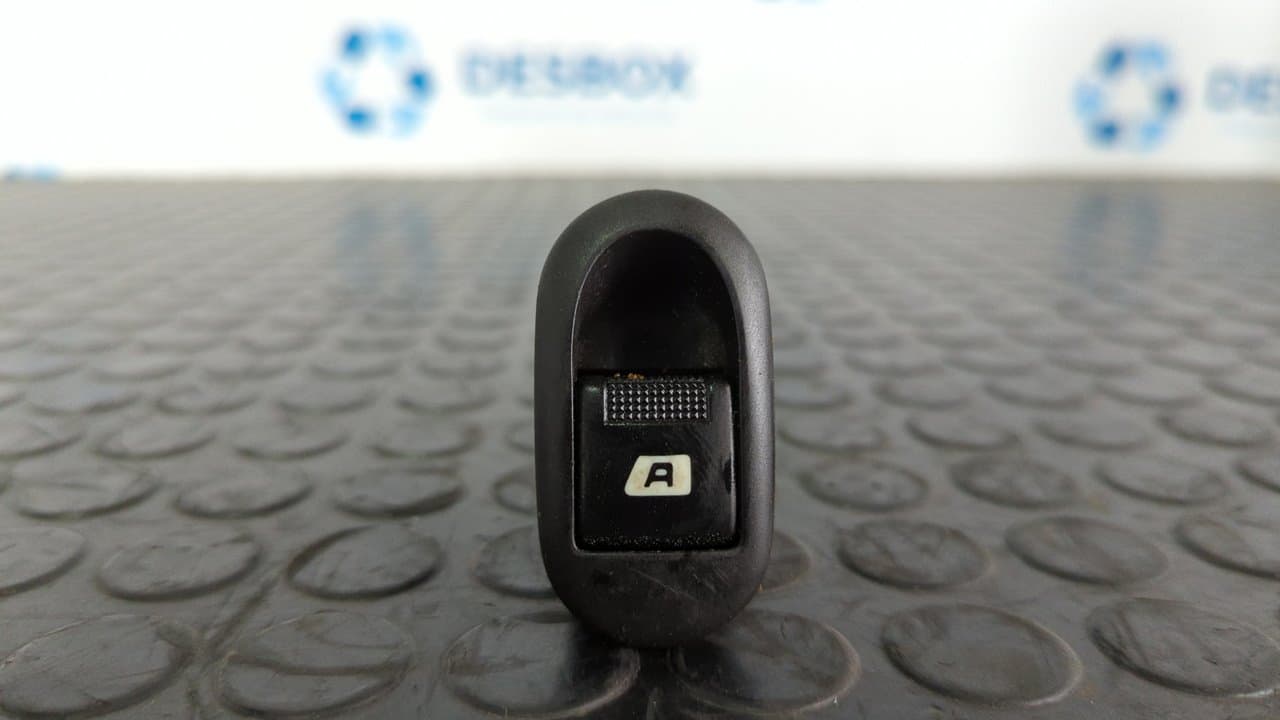 Recambio de MANDO ELEVALUNAS DELANTERO IZQUIERDO para CITROEN C3 1.4 SX Plus KFVTU3JP referencia OEM IAM 96401469XT