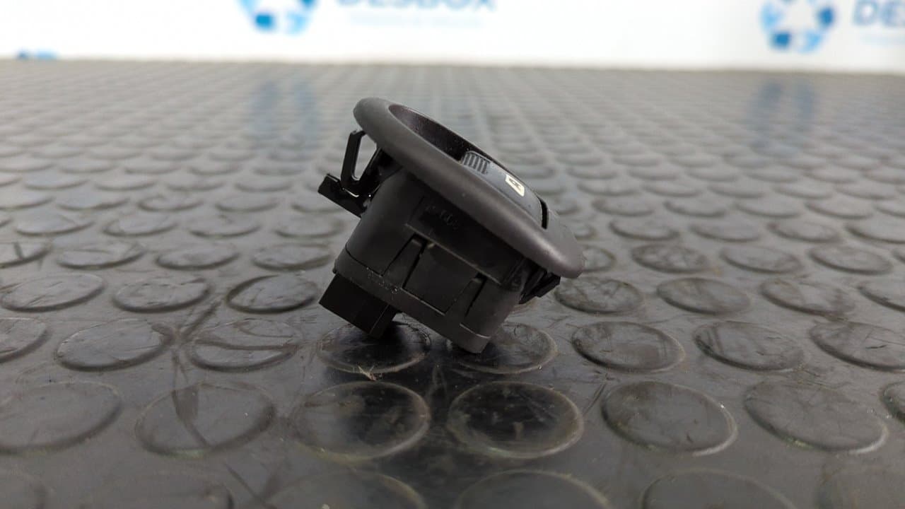 Recambio de MANDO ELEVALUNAS DELANTERO IZQUIERDO para CITROEN C3 1.4 SX Plus KFVTU3JP referencia OEM IAM 96401469XT 4