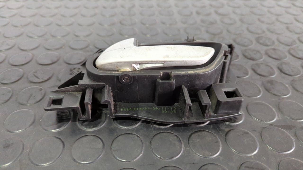 Recambio de MANETA INTERIOR DELANTERA IZQUIERDA para PEUGEOT PARTNER KOMBI Premium 9HZDV6TED4 referencia OEM IAM 96863076VV - BLANCO 7