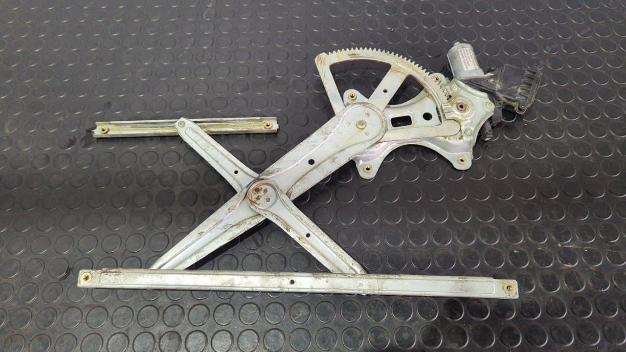 Recambio de ELEVALUNAS TRASERO DERECHO para TOYOTA COROLLA VERSO (R1) 2.0 D-4D Luna 1CDFTV referencia OEM IAM 997250100 - BLANCO