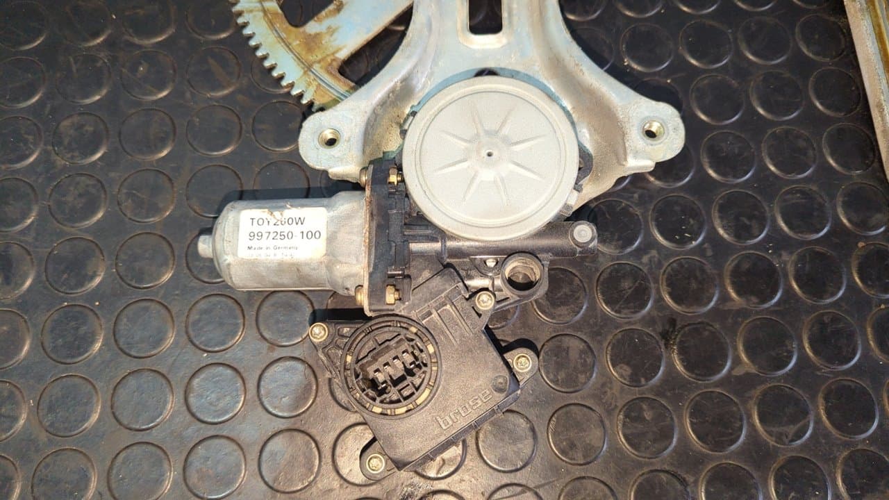 Recambio de ELEVALUNAS TRASERO DERECHO para TOYOTA COROLLA VERSO (R1) 2.0 D-4D Luna 1CDFTV referencia OEM IAM 997250100 - BLANCO 5