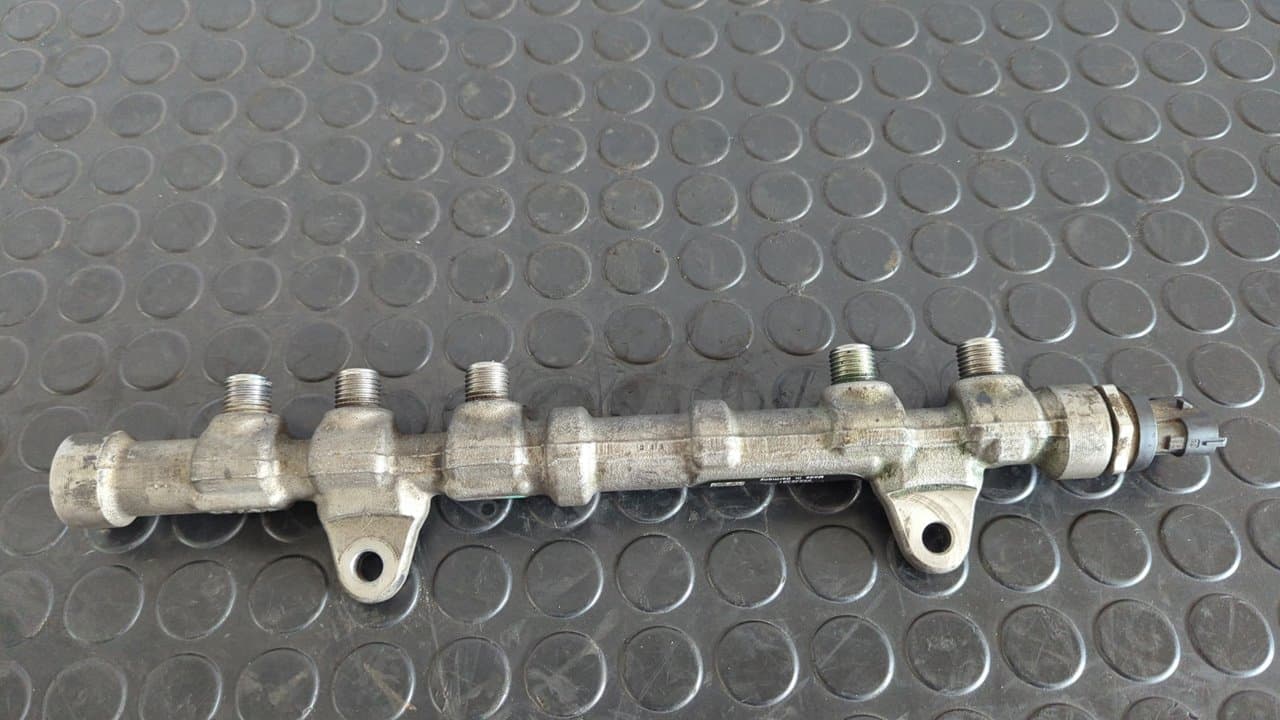Recambio de RAMPA INYECTORA para FIAT DOBLO CARGO Basis Kasten 199A3000 referencia OEM IAM 55232381 - BLANCO 5
