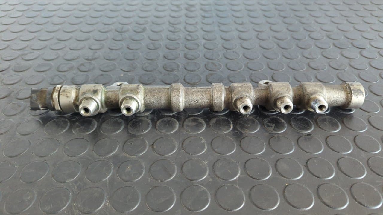 Recambio de RAMPA INYECTORA para FIAT DOBLO CARGO Basis Kasten 199A3000 referencia OEM IAM 55232381 - BLANCO 6
