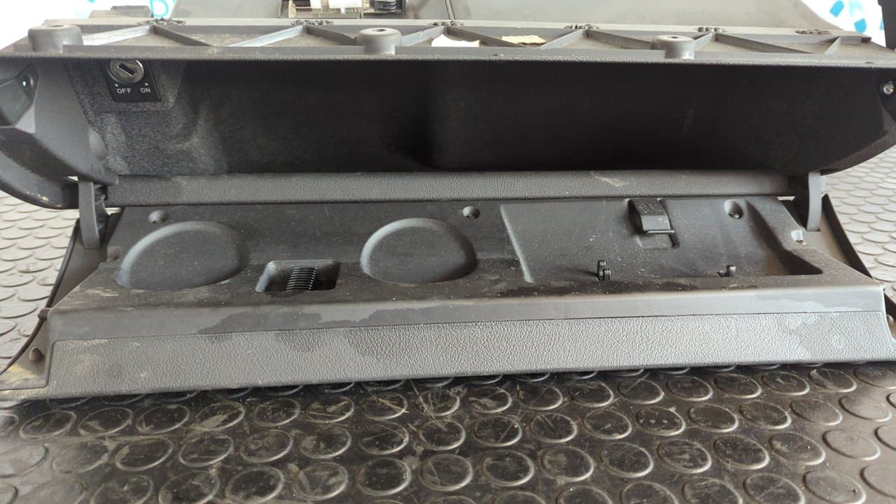 Recambio de GUANTERA para AUDI TT (8N3/8N9) 1.8 T Coupe (132kW) AJQ referencia OEM IAM 8N1857095 - GRIS 6