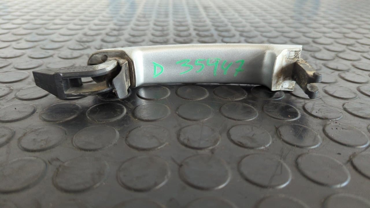 Recambio de MANETA DELANTERA DERECHA para AUDI TT (8N3/8N9) 1.8 T Coupe (132kW) AJQ referencia OEM IAM 3B0837207 - GRIS 3
