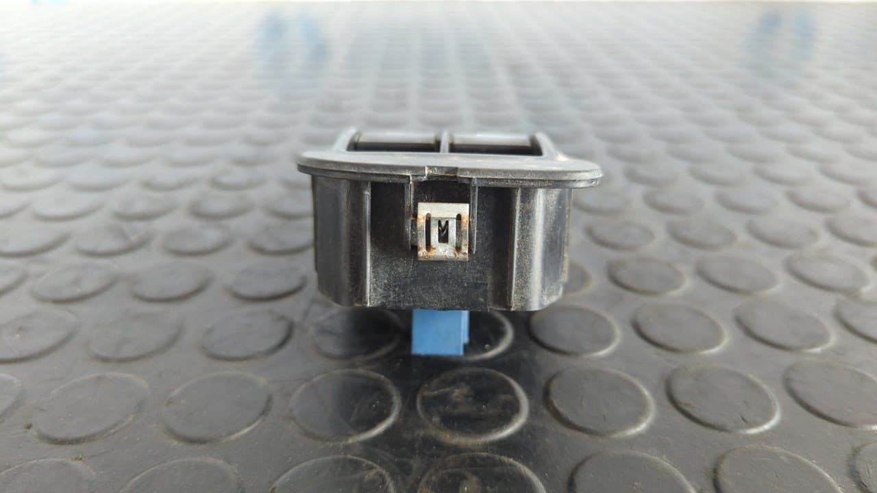 Recambio de MANDO ELEVALUNAS DELANTERO IZQUIERDO para FIAT FIORINO 1.3 16V M-Jet CAT 199A2000 referencia OEM IAM T098 - BLANCO 7