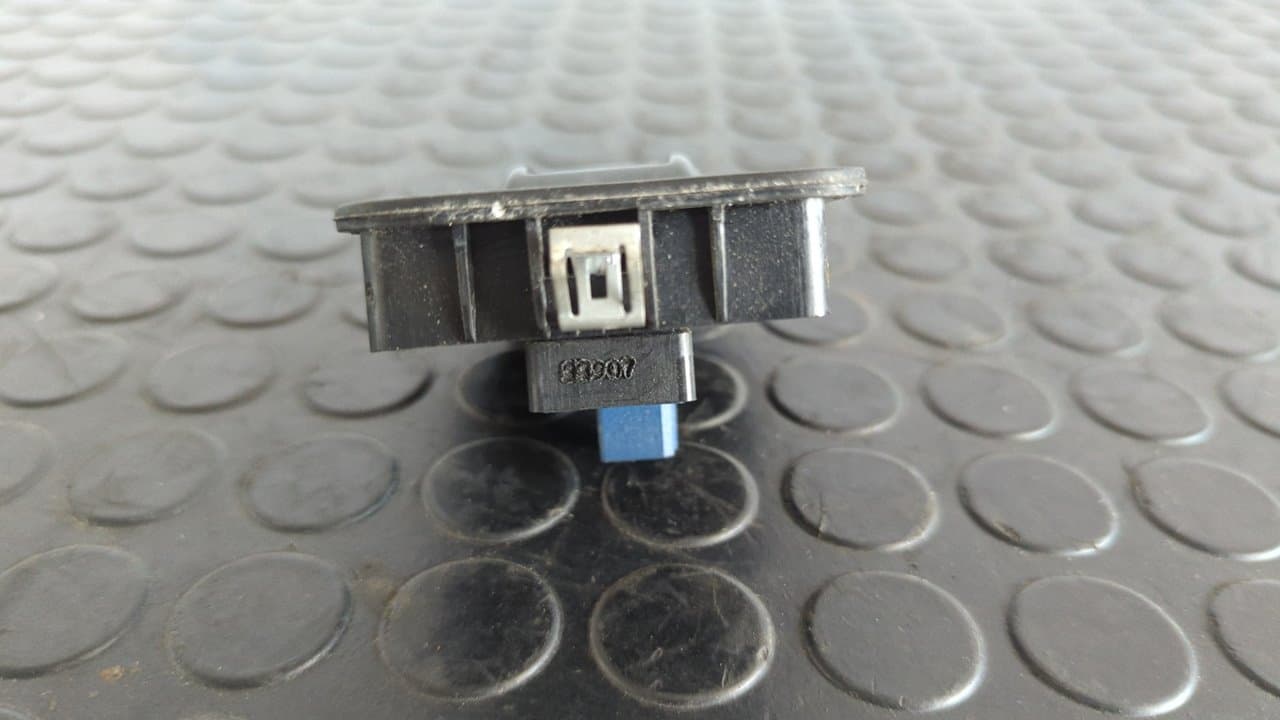 Recambio de MANDO ELEVALUNAS DELANTERO DERECHO para FIAT FIORINO 1.3 16V M-Jet CAT 199A2000 referencia OEM IAM B569 - BLANCO 8