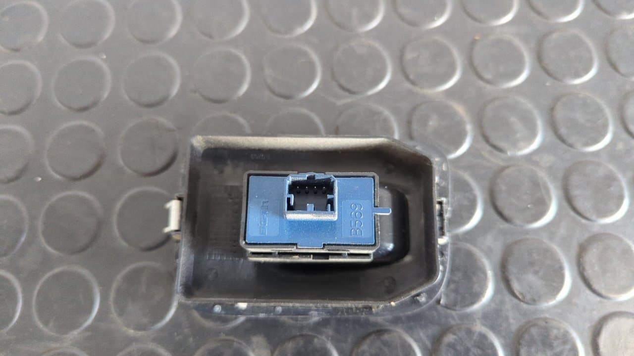 Recambio de MANDO ELEVALUNAS DELANTERO DERECHO para FIAT FIORINO 1.3 16V M-Jet CAT 199A2000 referencia OEM IAM B569 - BLANCO 7