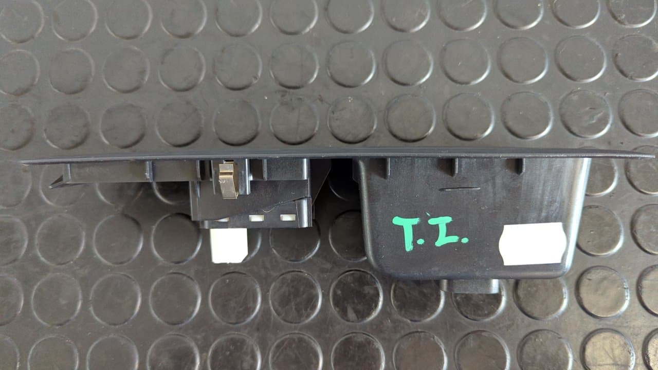 Recambio de MANDO ELEVALUNAS TRASERO IZQUIERDO para CITROEN E-C4 100KW SHINE ZK01 referencia OEM IAM 9831081580 - AZUL 2