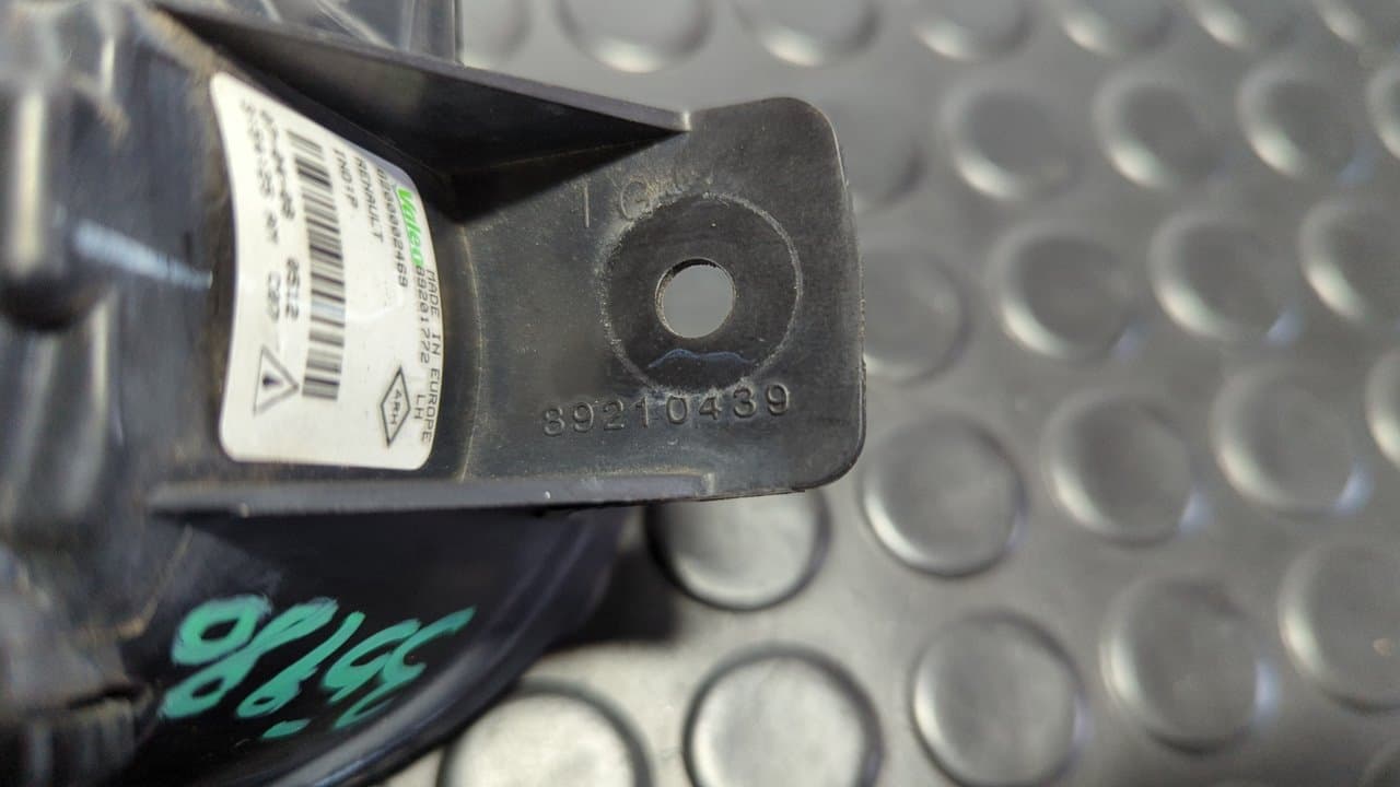 Recambio de FARO ANTINIEBLA IZQUIERDO para RENAULT CLIO III 20 Aniversario K9K766 referencia OEM IAM 8200002469 - GRIS 8