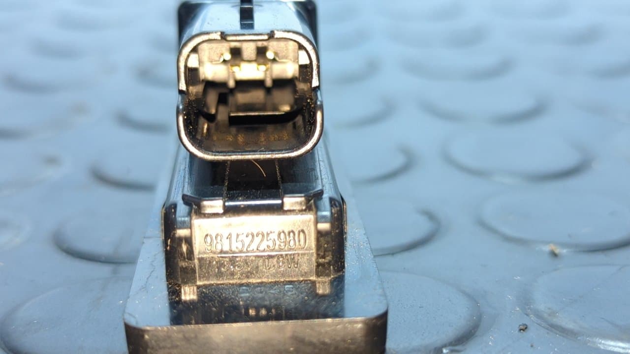 Recambio de PILOTO MATRICULA para CITROEN E-C4 100KW SHINE ZK01 referencia OEM IAM 9815225980 - AZUL 4