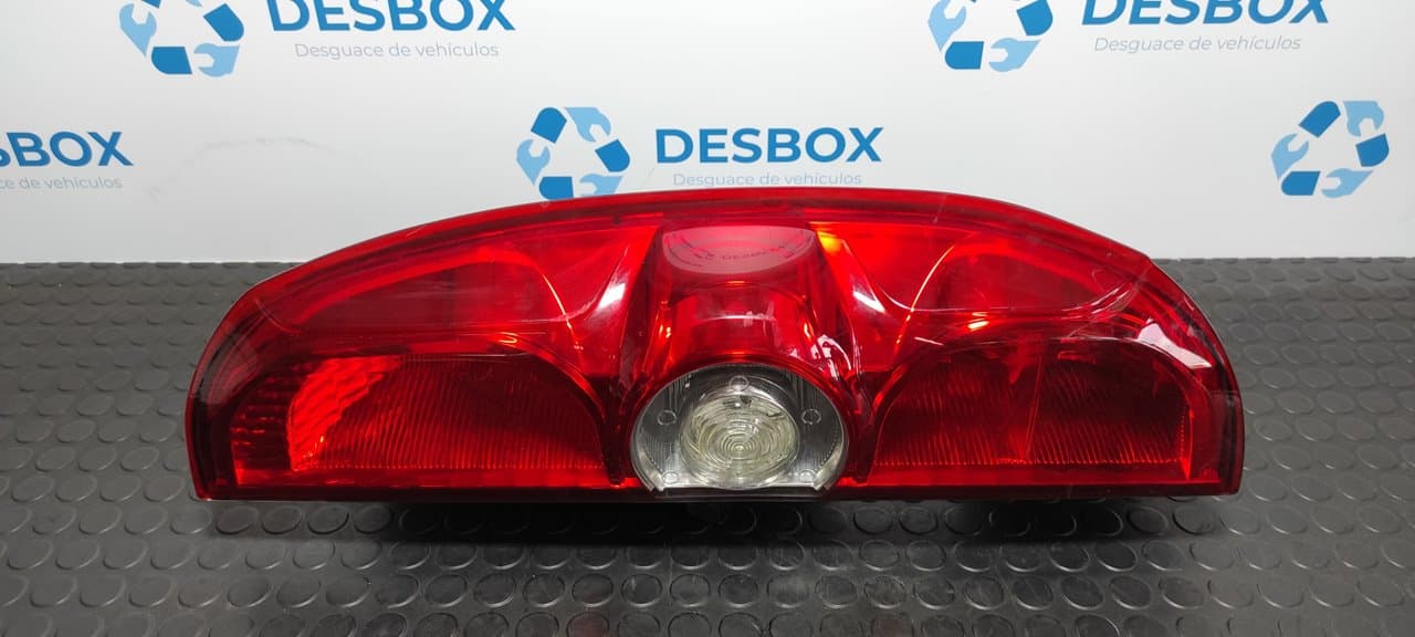 Recambio de PILOTO TRASERO DERECHO para FIAT DOBLO CARGO Basis Kasten 199A3000 referencia OEM IAM  00518106730 - BLANCO
