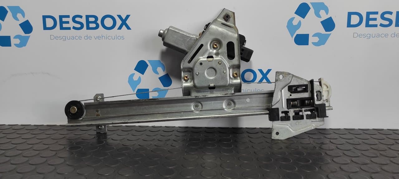 Recambio de MOTOR ELEVALUNAS TRASERO DERECHO para MITSUBISHI MONTERO (V80/V90) 4M41 - GRIS 4