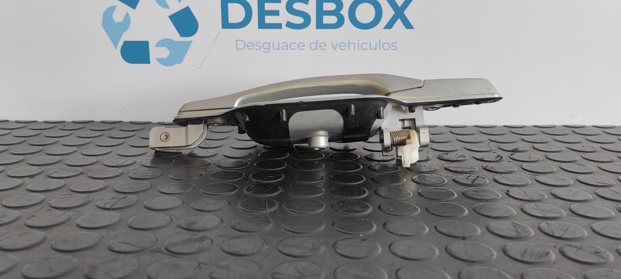 Recambio de MANETA TRASERA DERECHA para MITSUBISHI MONTERO (V80/V90) 3.2 DID 4M41 - GRIS 4