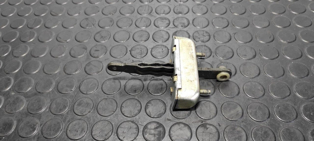 Recambio de RETENEDOR PUERTA DERECHA para NISSAN CABSTAR 3.0 TURBO BD30TI - BLANCO 2