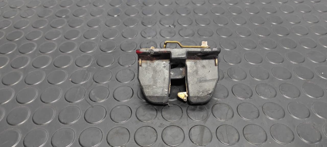 Recambio de CERRADURA MALETERO / PORTON para VOLKSWAGEN T4 TRANSPORTER/FURGONETA (MOD. 1991) 1.9 Diesel (1X) 1X referencia OEM IAM 701827162 - ROJO 3