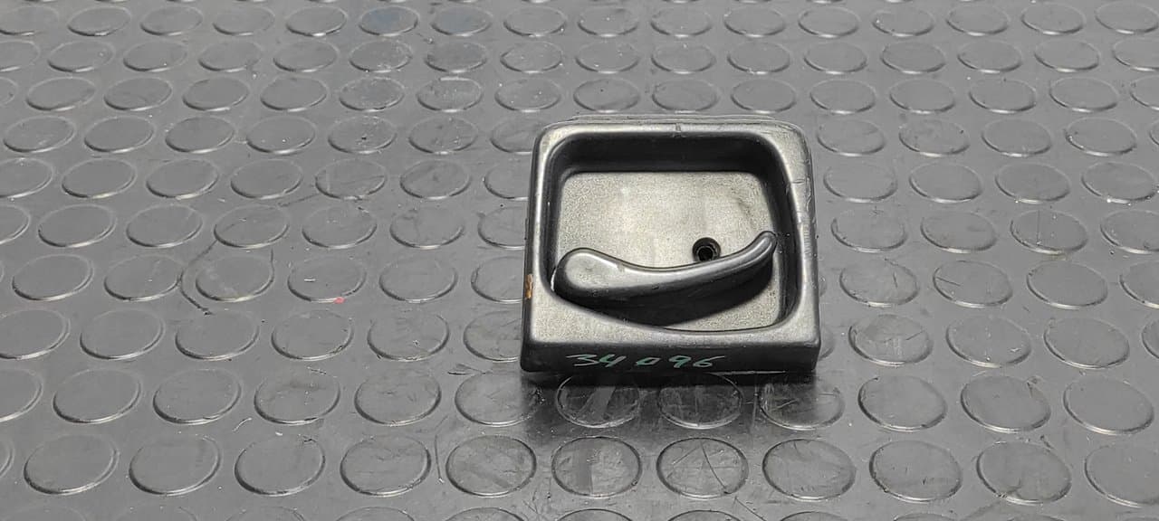 Recambio de MANETA INTERIOR TRASERA IZQUIERDA para VOLKSWAGEN T4 TRANSPORTER/FURGONETA (MOD. 1991) 1.9 Diesel (1X) 1X referencia OEM IAM 701827185 - ROJO