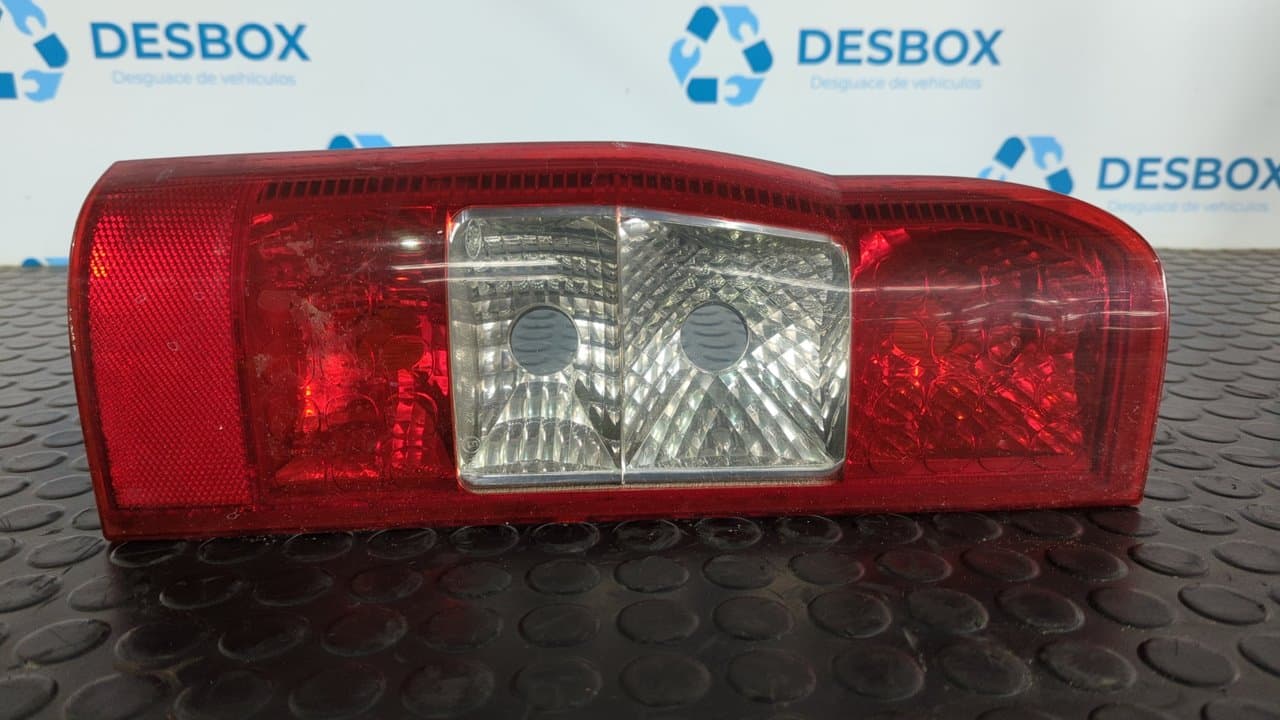 Recambio de PILOTO TRASERO IZQUIERDO para FORD TRANSIT CAJA ABIERTA '06 FT 330 K   Cabina simple, corta H9FB referencia OEM IAM 6C1113N004A   - BLANCO