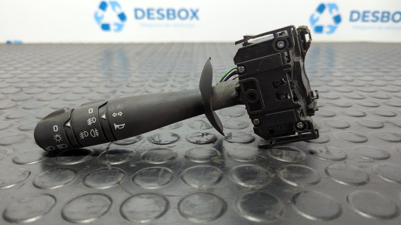 Recambio de MANDO LUCES para NISSAN INTERSTAR MOD. 04 (X70) 2.5 dCi Diesel CAT G9UA7 referencia OEM IAM 9010575620 - BLANCO