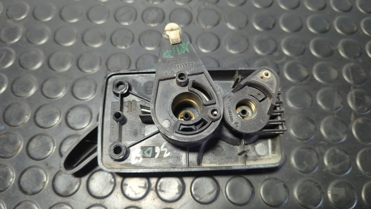 Recambio de MANETA INTERIOR TRASERA DERECHA para NISSAN INTERSTAR MOD. 04 (X70) 2.5 dCi Diesel CAT G9UA7 referencia OEM IAM 7700352 - BLANCO 2