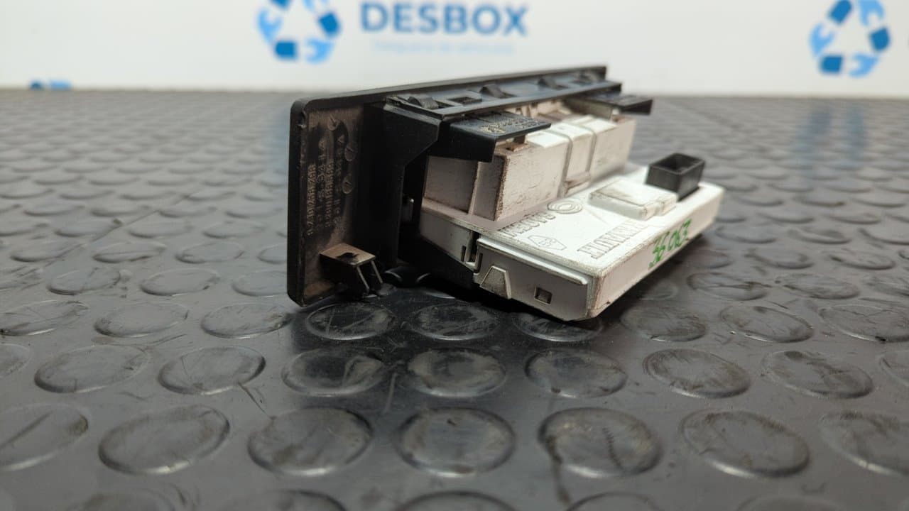 Recambio de PANTALLA MULTIFUNCION para NISSAN INTERSTAR MOD. 04 (X70) 2.5 dCi Diesel CAT G9UA7 referencia OEM IAM 8200380298A - BLANCO 3
