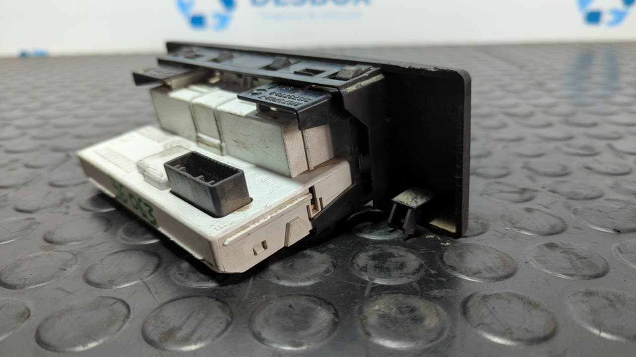 Recambio de PANTALLA MULTIFUNCION para NISSAN INTERSTAR MOD. 04 (X70) 2.5 dCi Diesel CAT G9UA7 referencia OEM IAM 8200380298A - BLANCO 4