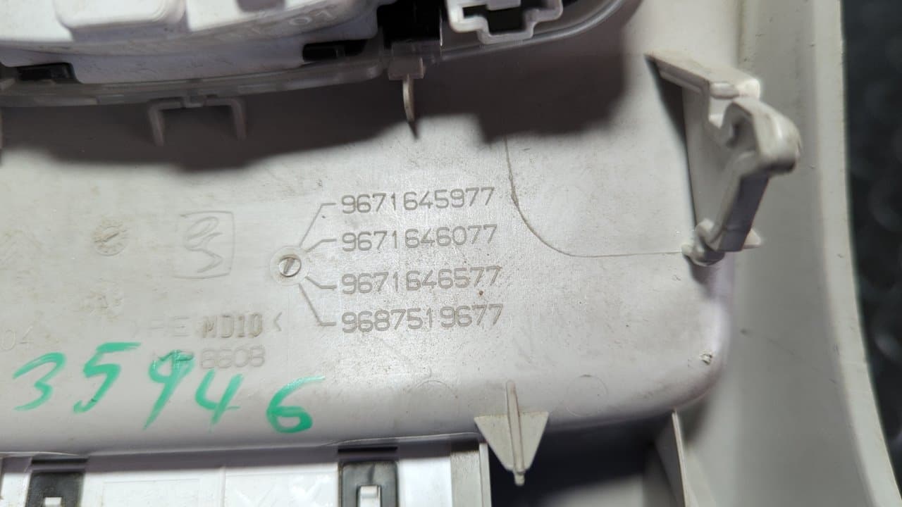 Recambio de LUZ INTERIOR para CITROEN C4 LIM. Sport 8F01 referencia OEM IAM 9671645977 - BLANCO 4