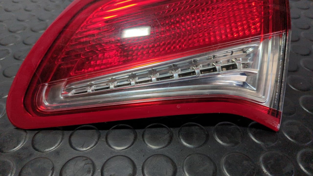 Recambio de PILOTO PORTON DERECHO para CITROEN C4 LIM. Sport 8F01 referencia OEM IAM 967215548001 - BLANCO 3