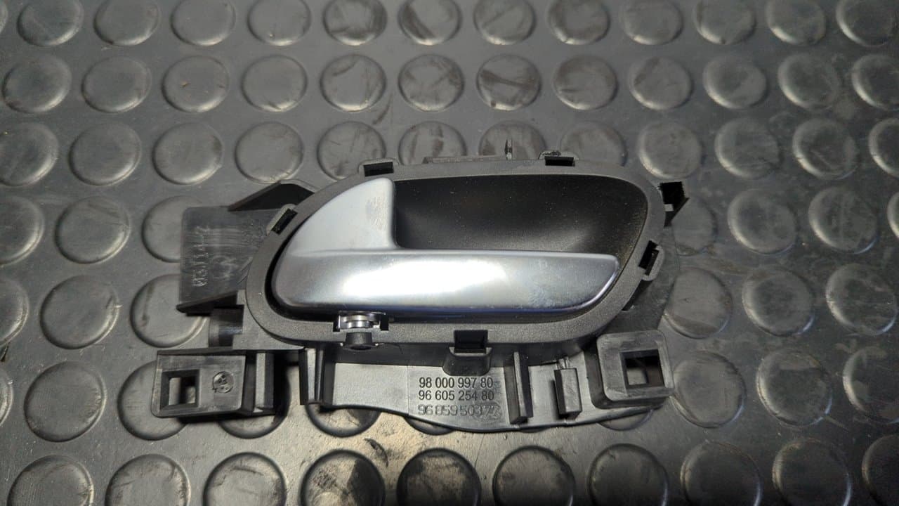 Recambio de MANETA INTERIOR TRASERA IZQUIERDA para CITROEN C4 LIM. Sport 8F01 referencia OEM IAM 9800099780 - BLANCO