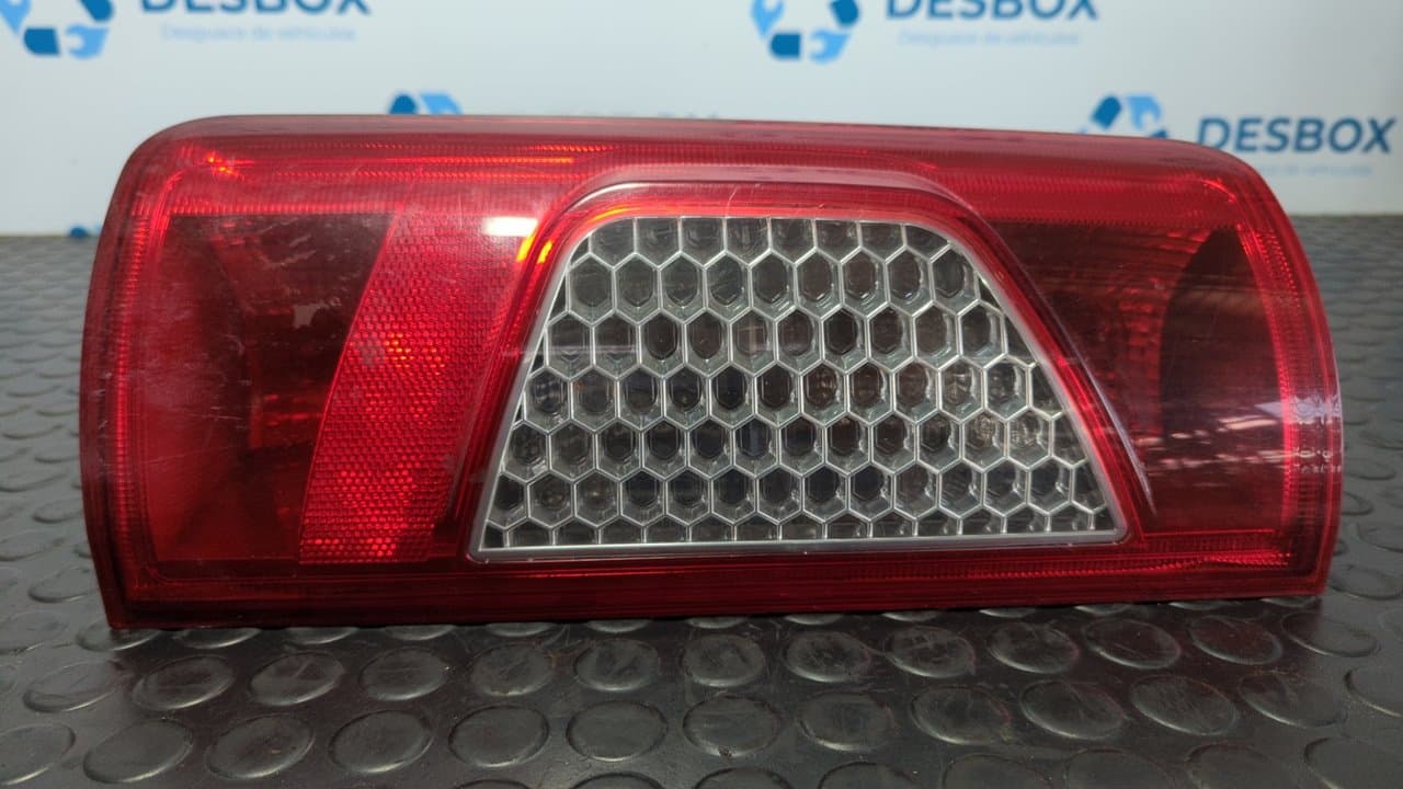 Recambio de PILOTO TRASERO IZQUIERDO para FORD TRANSIT CONNECT (TC7) Furgón FT 200S R2PA referencia OEM IAM 9T1613405AC - BLANCO